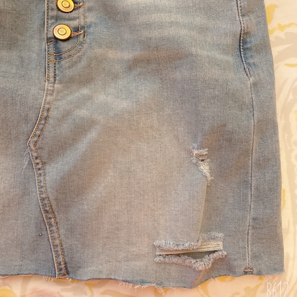 New Denim skirt. - Picture 4 of 8